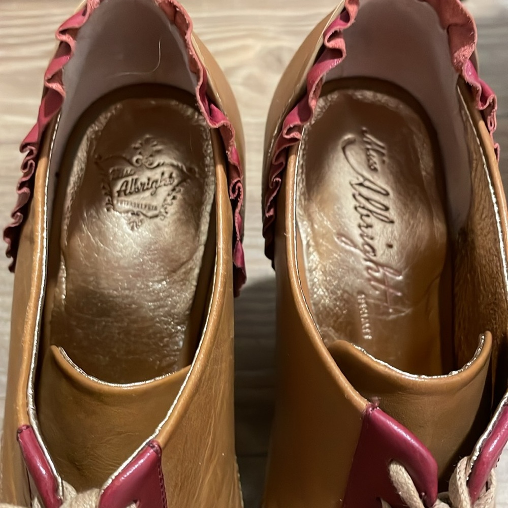 Rare anthro miss Albright Tan and Red Women's Heels 👠 - Picture 6 of 11